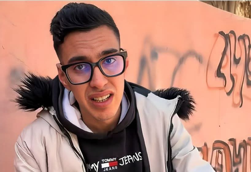 "مول الحوت" يثير جدلاً واسعًا بسخريته من أستاذه ويسيء لرجال التعليم