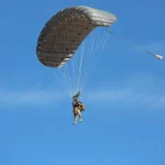 البرلمان الإسباني يناقش ملف الهجرة غير الشرعية عبر الطائرات الشراعية