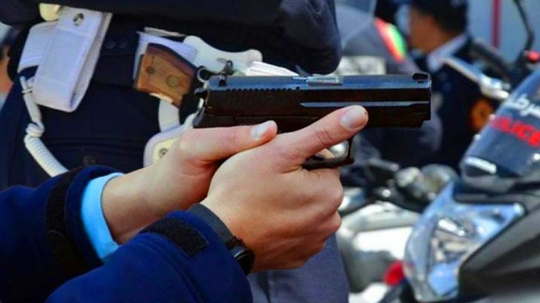 أولاد تايمة: شرطي يطلق النار على مروج مخدرات هاجم الأمن بسكين