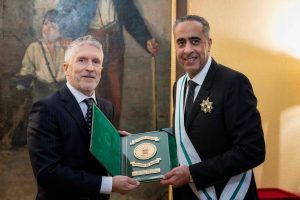 السيد عبد االطيف حموشي يتقلَّد وسام الصليب الأكبر للاستحقاق للحرس المدني الإسباني