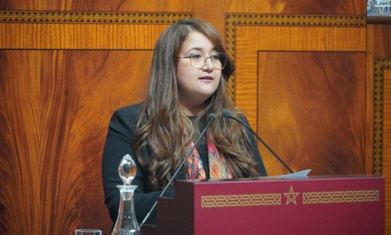 برلمانية تذرف الدموع خلال مناقشة ميزانية التضامن بسبب وضعية الأيتام