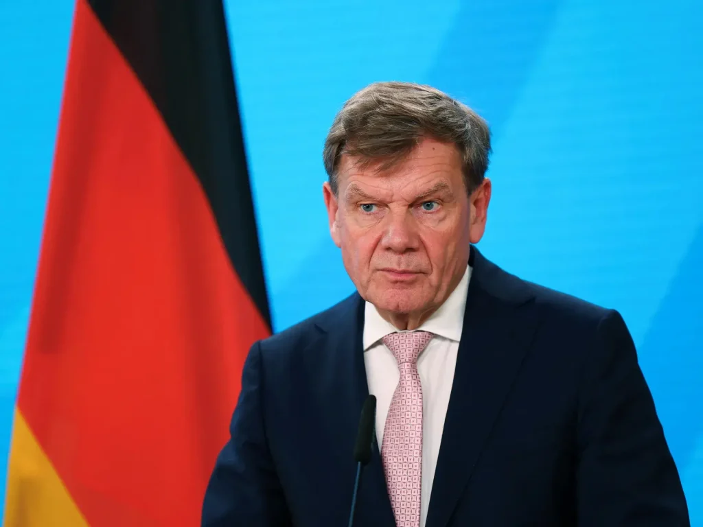 عطل فني يربك رحلة وزير الخارجية الألماني إلى كولومبيا