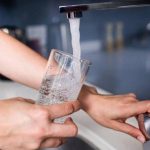 تقرير فرنسي عن جودة مياه الشرب بالمغرب يثير جدلاً واسعًا