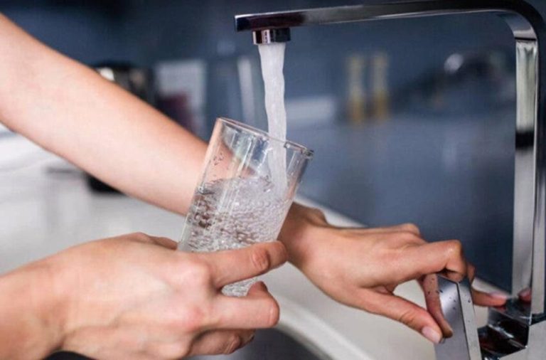 تقرير فرنسي عن جودة مياه الشرب بالمغرب يثير جدلاً واسعًا