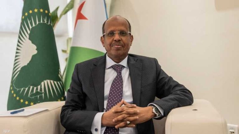 رئيس مفوضية الاتحاد الإفريقي يشيد بدور المغرب في تعزيز السلم الإقليمي