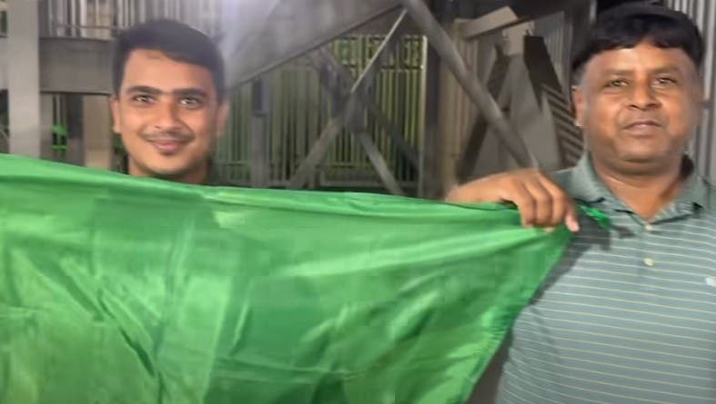 جدل في السعودية: جزائريون من بنغلاديش يشجعون "الخضر" في مباراة ودية