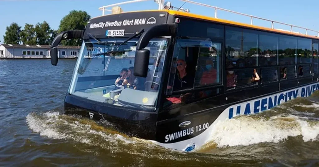 الرباط تقترب من اقتناء حافلتين برمائيتين في سابقة بالقارة الإفريقية