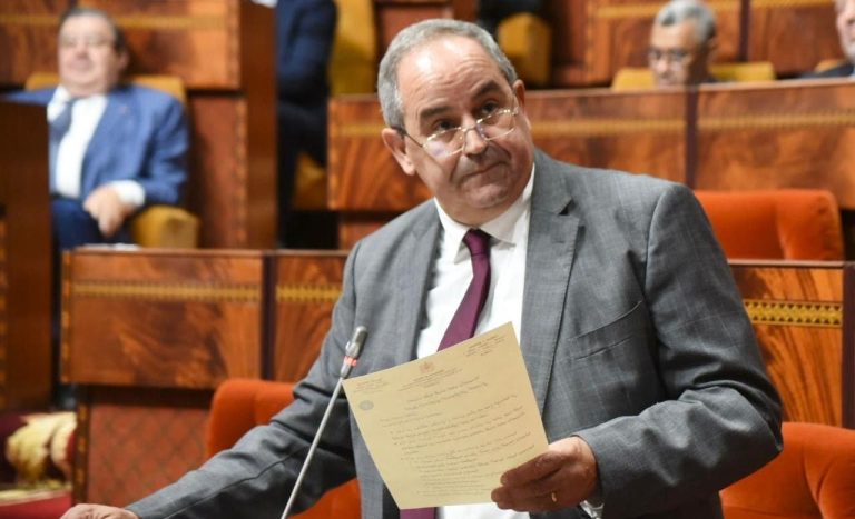 نقابات ترفض فرض رسوم على نظام "التوقيت الميسر" وتعتبره تراجعًا عن مجانية التعليم