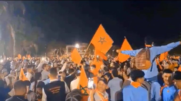 ساكنة تازة تعبّر عن اعتزازها بالانتصار المغربي حول قضية الصحراء ساكنة تازة تعبّر عن اعتزازها بالانتصار المغربي حول قضية الصحراء