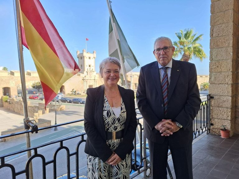 من برشلونة إلى قادش.. القنصل العام عبد الله بيدود يواصل مسيرة التقريب بين المغرب وإسبانيا