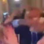 مستشار جماعي في طنجة يثير الجدل بسبب فيديو وهو “يرش” الداودية بالأموال