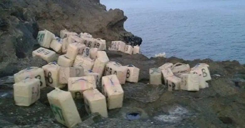 العثور على 10 رزم من الحشيش ببحر تاوسارت بإقليم الحسيمة