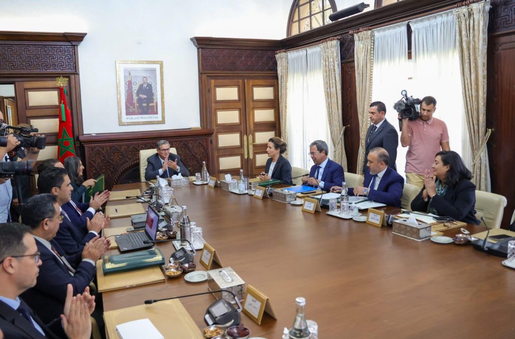 أخنوش يترأس حفل توقيع اتفاقية لإنجاز مشاريع كبرى لإنتاج الكهرباء من الطاقات المتجددة