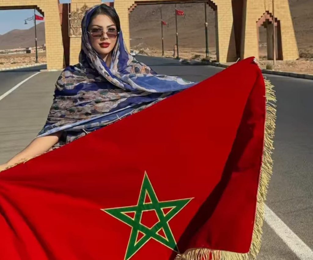 ابتسام تسكت تشعل حماس جمهور كلميم بإطلالة صحراوية ساحرة