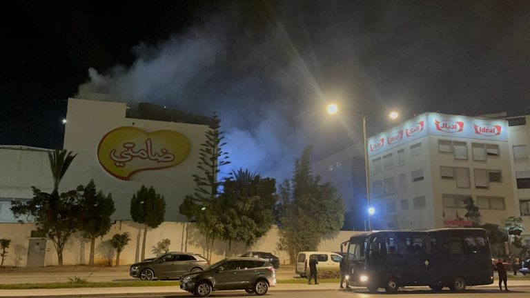 حريق "إيديال" بالدار البيضاء يكشف عن غياب شروط السلامة الصحية