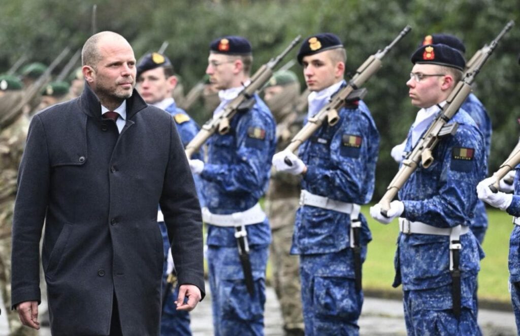 بلجيكا تفتح باب التجنيد التطوعي للشباب براتب مغرٍ