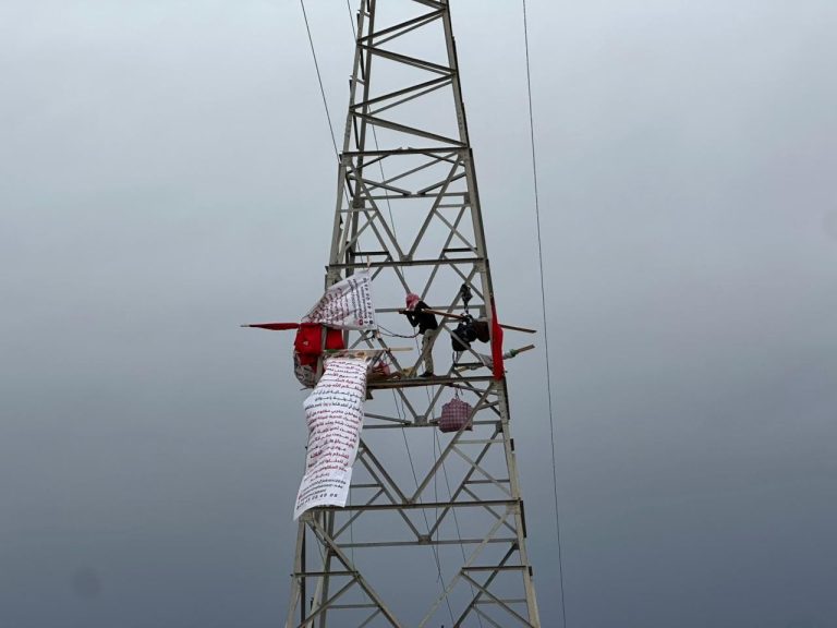 محاولة انتحار بمراكش: نزاع حول شقة يقود مواطنًا إلى أعلى عمود كهربائي