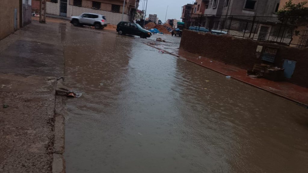 أمطار برشيد تحول الشوارع إلى برك مائية وتثير استياء السكان
