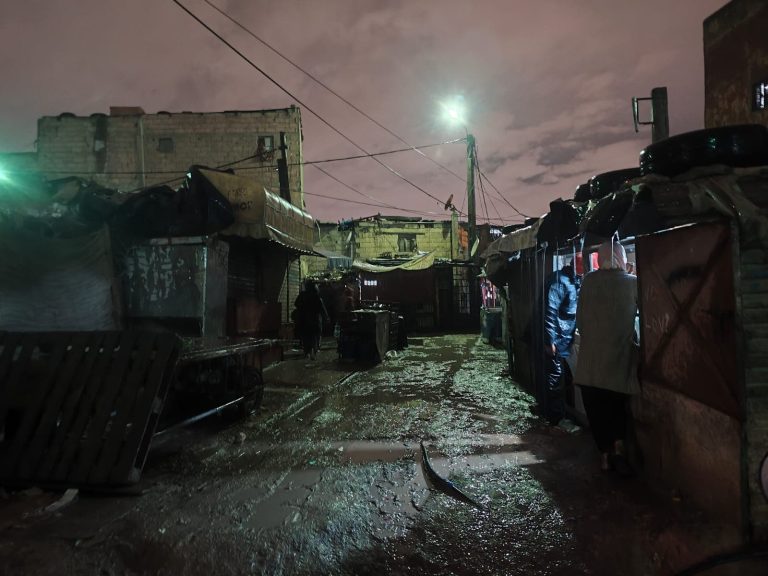 طفل يلقى حتفه بانهيار سور منزل في الدار البيضاء