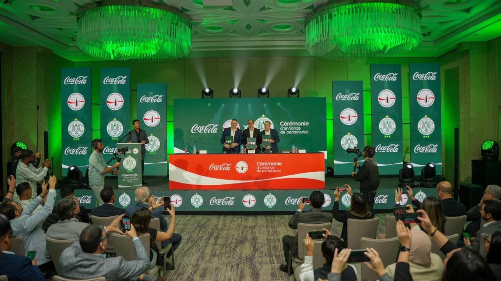 فصائل مشجعي الرجاء تستنكر عقد "كوكاكولا" وتدعو لمقاطعة منتجاتها