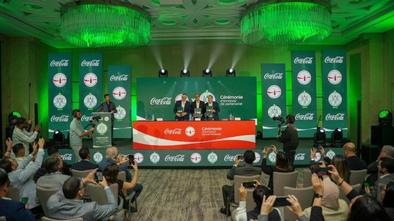 فصائل مشجعي الرجاء تستنكر عقد "كوكاكولا" وتدعو لمقاطعة منتجاتها