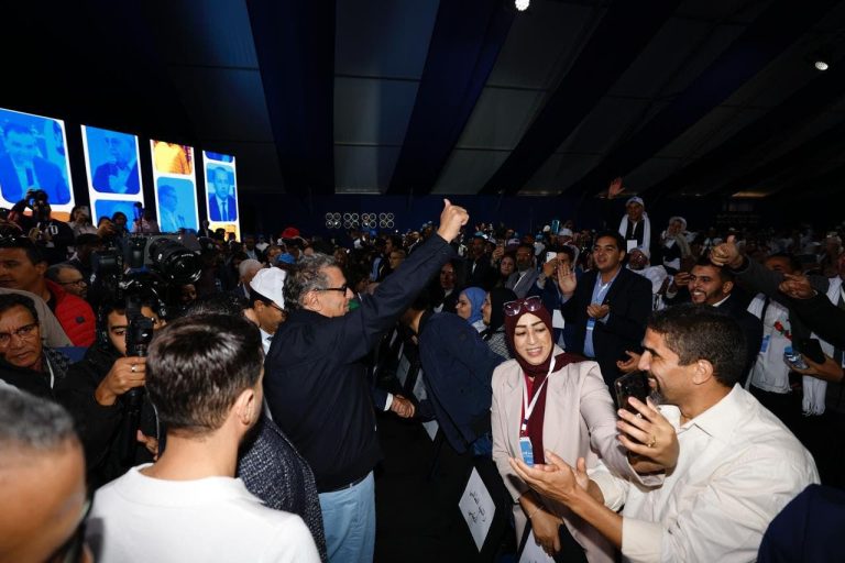 أخنوش: الاقتصاد المغربي يشهد نموًا إيجابيًا مع توقعات بزيادة فرص العمل للشباب