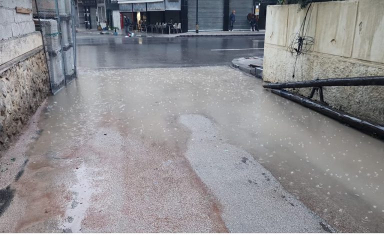 بركة مائية تُغرق زنقة بفاس وتُثير غضب السكان