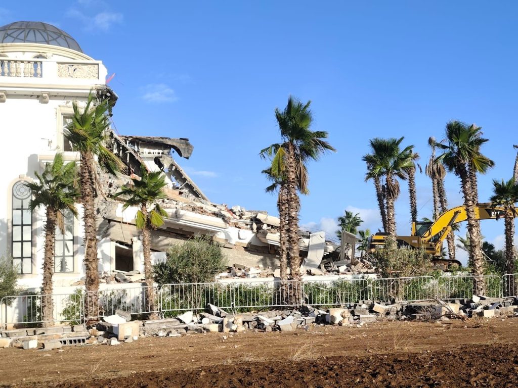 استئناف هدم "قصر بوسكورة" يثير الجدل وسط صمت وزارة الداخلية