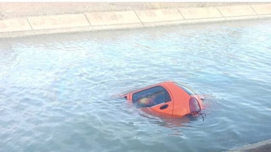 نجاة أستاذة من الغرق بعد سقوط سيارتها في قناة مائية بالقنيطرة