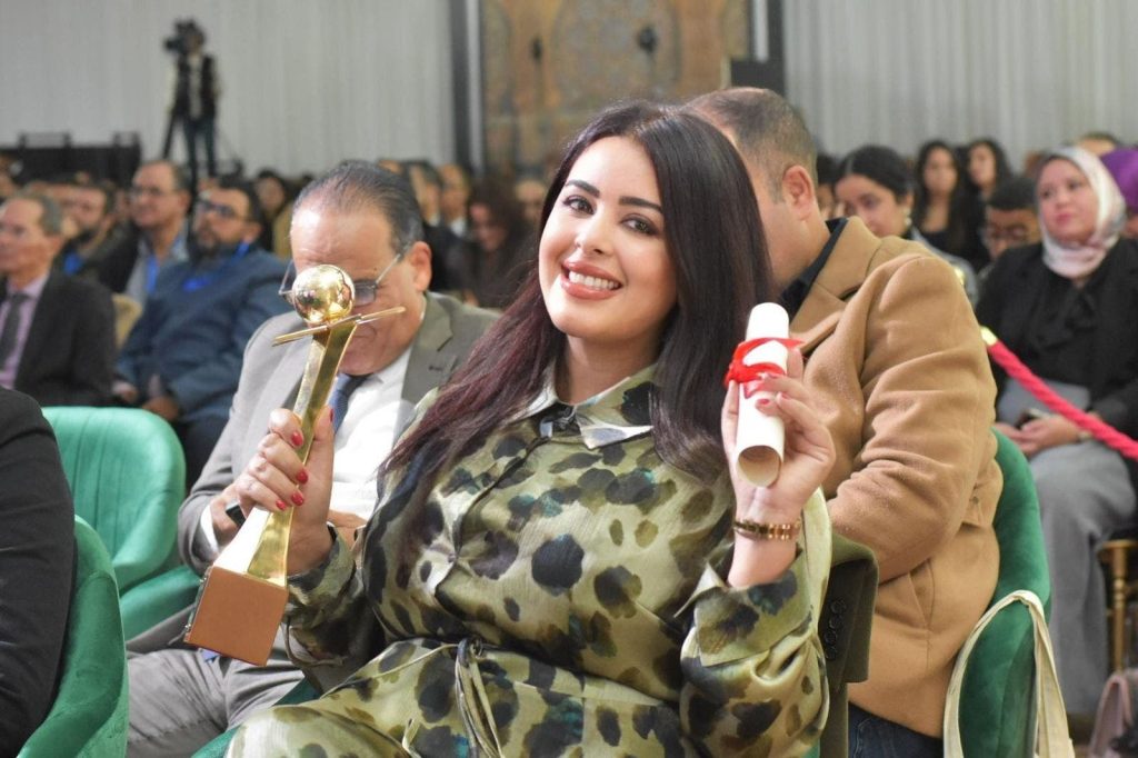 نبيلة كوميمي تحصد الجائزة الكبرى للصحافة الوطنية عن عمل إذاعي متميز