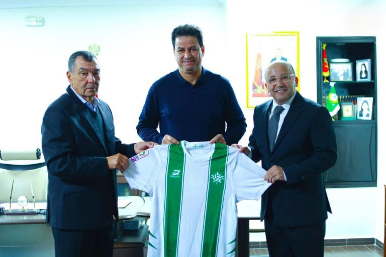 مولودية وجدة يعلن تعاقده مع المدرب عبد العزيز كركاش