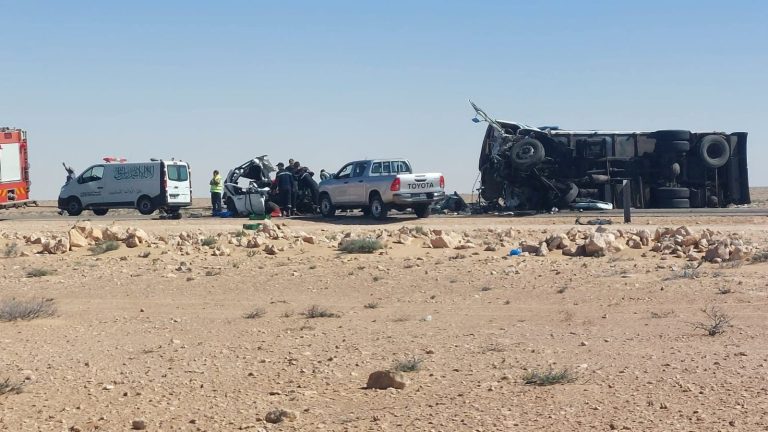 مصرع 6 أشخاص في حادث سير مروع على الطريق بين بوجدور والداخلة
