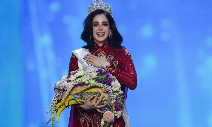 المكسيكية فاطمة بوش تتوج ملكة جمال الكون 2025 في حفل شهد جدلاً واسعًا