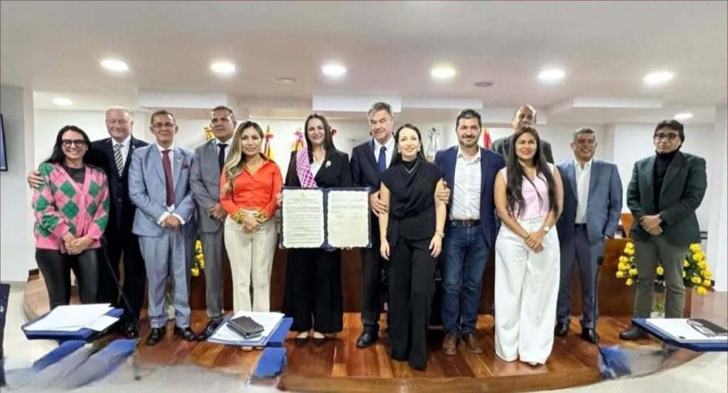 البرلمان الأندي يكرم النائبة المغربية فاتن الغالي لتعزيز العلاقات مع أمريكا اللاتينية