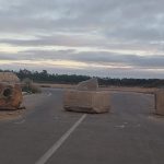 أكادير: أحجار ضخمة تعيق طرق تجزئة سكنية تثير تساؤلات السكان والسلطات