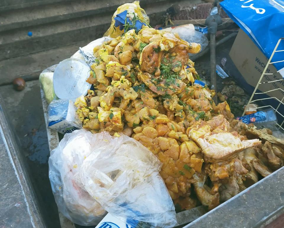 مداهمة وإتلاف مواد غذائية فاسدة بمراكش