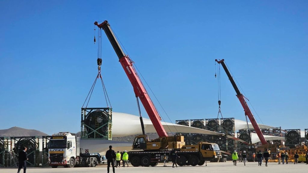 الدريوش: انطلاق أول شحنة توربينات رياح إلى ألمانيا