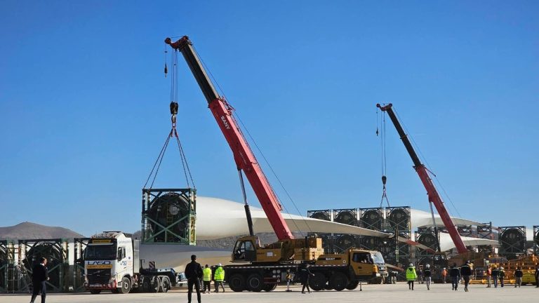 الدريوش: انطلاق أول شحنة توربينات رياح إلى ألمانيا