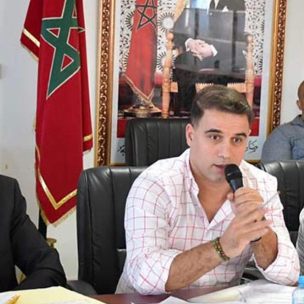 التيزيتي يحمّل مسؤولية الركود الاقتصادي بالناظور لغياب الحكامة السياسية