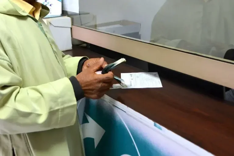 الحكومة تعلن عن زيادة في إعانات الدعم الاجتماعي المباشر