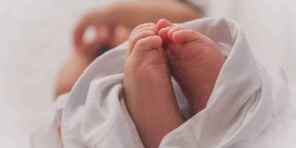 العثور على رضيع حديث الولادة في أوريكة بالحوز يثير استياءً مجتمعيًا