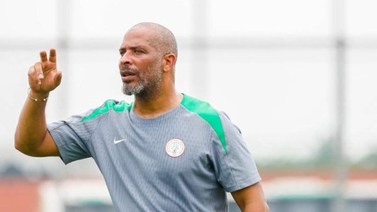 مدرب نيجيريا يتهم الكونغو باللجوء إلى "السحر" بعد الإقصاء من تصفيات المونديال