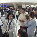 ازدحام خانق في المطارات الأمريكية بسبب الإغلاق الحكومي وتعطّل الرواتب