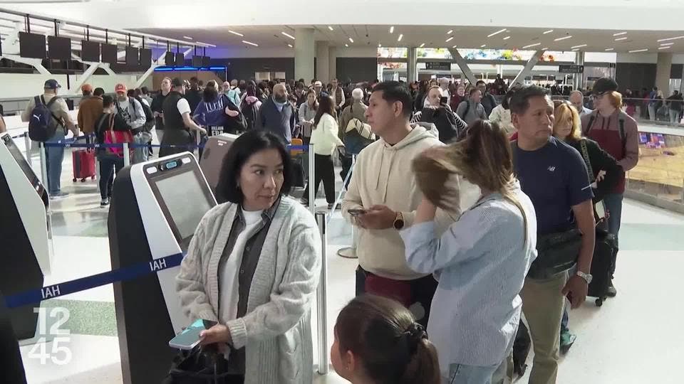 ازدحام خانق في المطارات الأمريكية بسبب الإغلاق الحكومي وتعطّل الرواتب