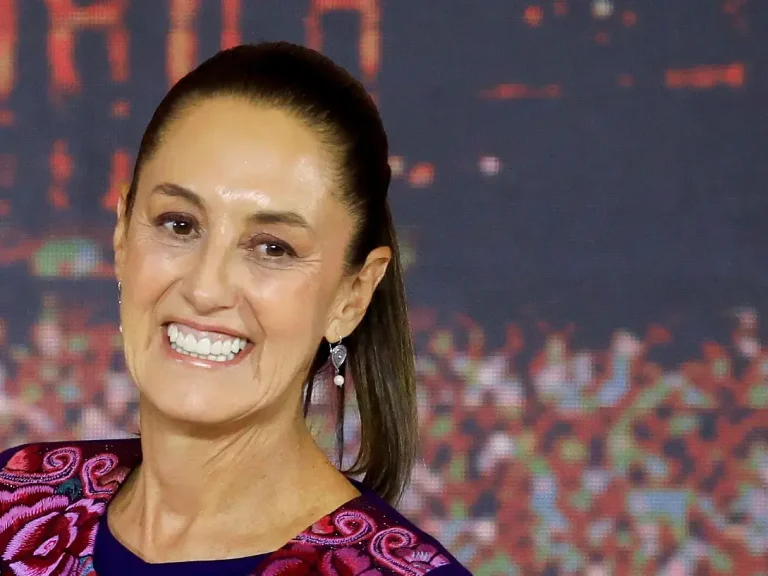 رئيسة المكسيك ترفع دعوى قضائية ضد رجل تحرش بها في الشارع