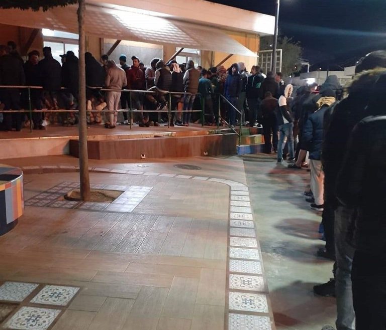 "فوكس" الإسباني يثير عاصفة جدل بمطالبته بإغلاق مركز إيواء قاصرين في مليلية