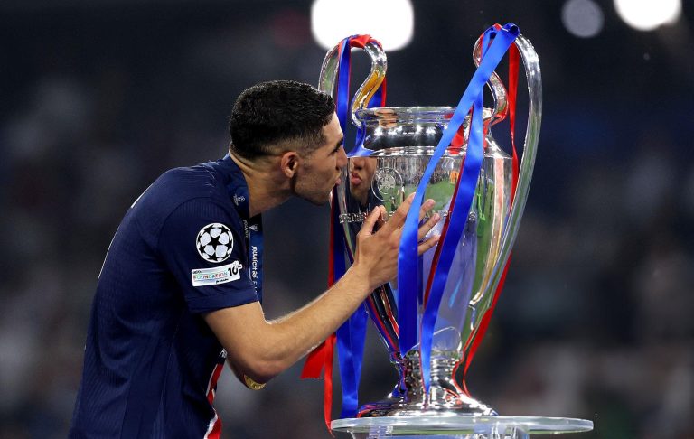 “فيفا” يرشح حكيمي لجائزة “The Best” لعام 2025