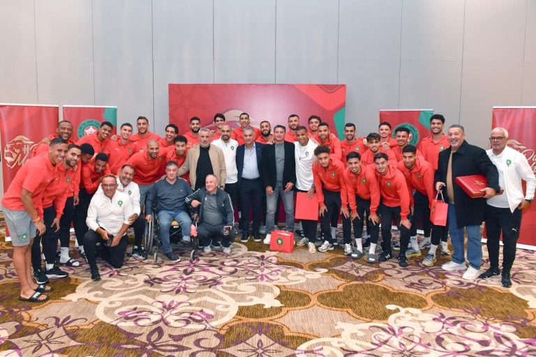 الجامعة الملكية المغربية لكرة القدم تكرم قدماء اللاعبين الدوليين بطنجة