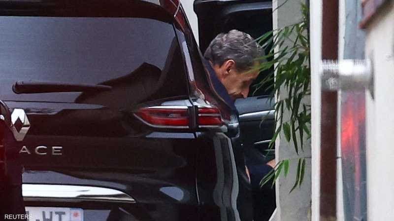 ساركوزي يعود إلى منزله بعد الإفراج عنه ويؤكد: "سأقاتل من أجل الحقيقة"