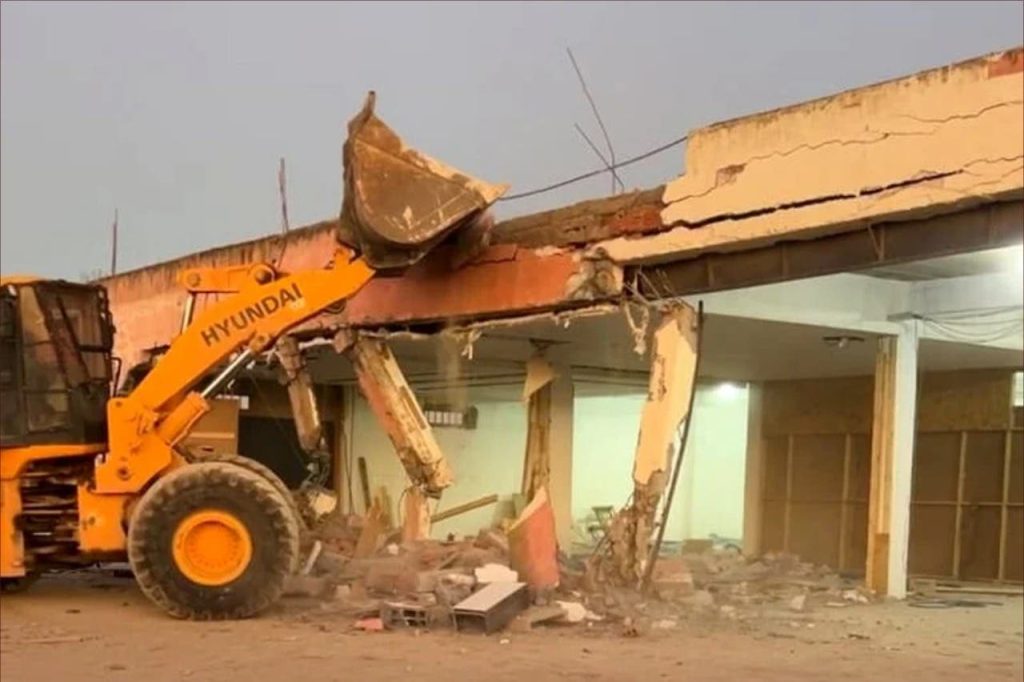 هدم مستودعات عشوائية في ضواحي المحمدية ضمن حملة واسعة